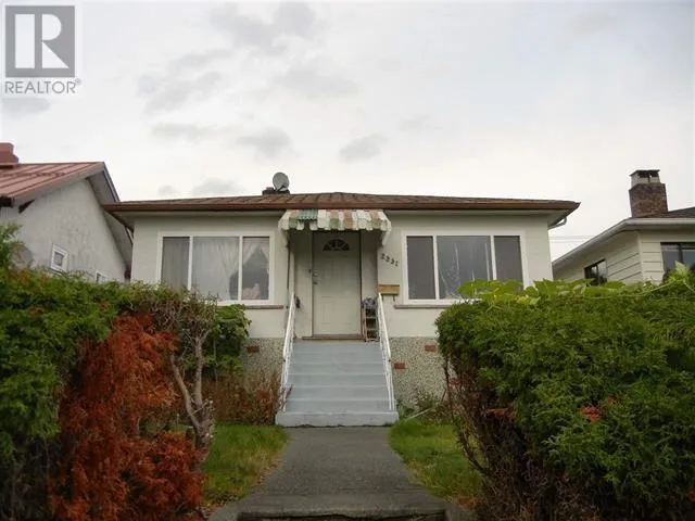 2831 E BROADWAY, Vancouver, British Columbia V5M1Y9