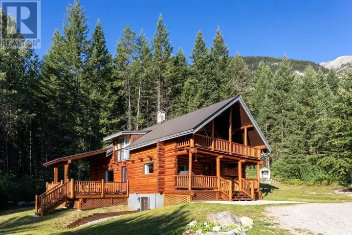 823 CRANDALL ROAD, Golden, British Columbia V0A1H2