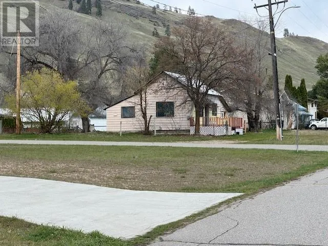693 NINTH AVENUE, Midway, British Columbia V0H1M0
