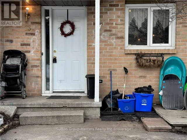 13 COVENTRY Crescent, Kingston, Ontario K7M7S2