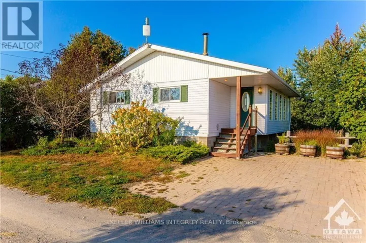 64 ROSSEL TRAIL, Cobden, Ontario K0J1K0