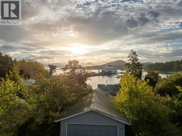 105 S MADRONA ROAD, Galiano Island, British Columbia V0N1P0