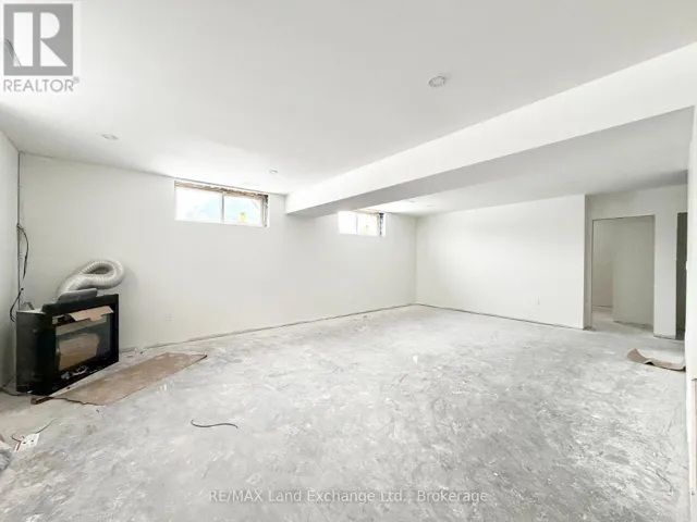 Basement Family Room with Gas Fireplace (Carpeted)