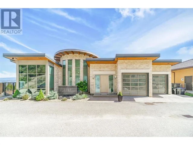 1737 Scott Crescent, West Kelowna, British Columbia V1Z4B8