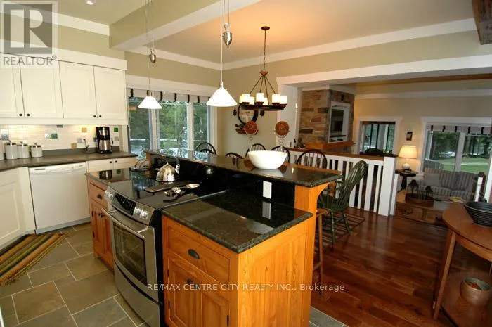 VILLA16 - 1020 BIRCH GLEN ROAD, Lake of Bays, Ontario P0B1A0