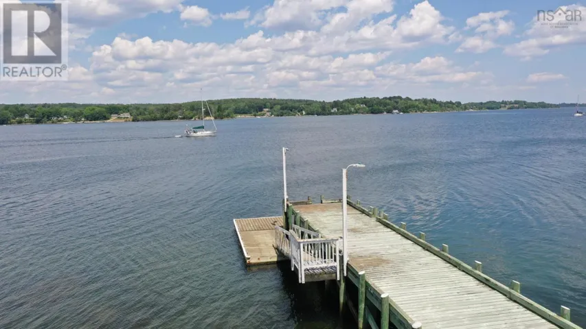 9114 3 Highway, 997 Main St Mahone Bay
