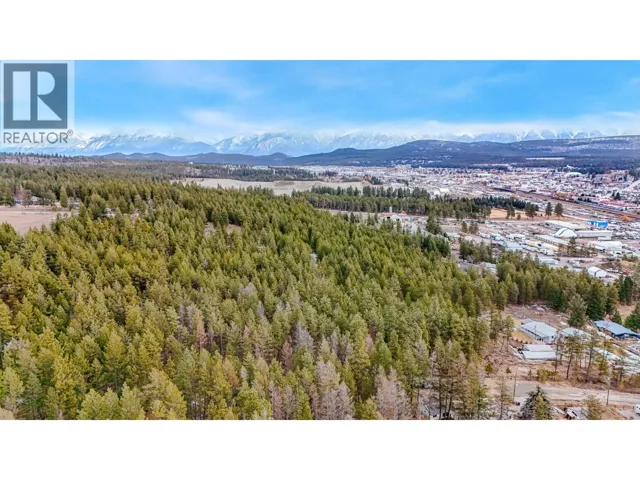 700 MCBRIDE Street W, Cranbrook, British Columbia V1C6T4
