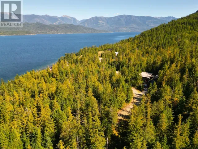 434 LEXINGTON Avenue, Procter, British Columbia V1L6R7