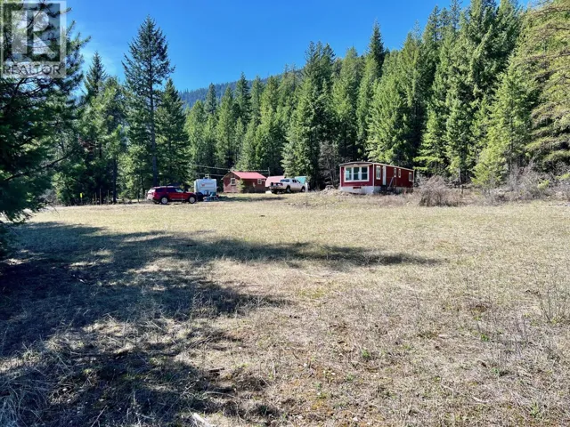 6914 95 Highway, Kingsgate, British Columbia V0B1V1