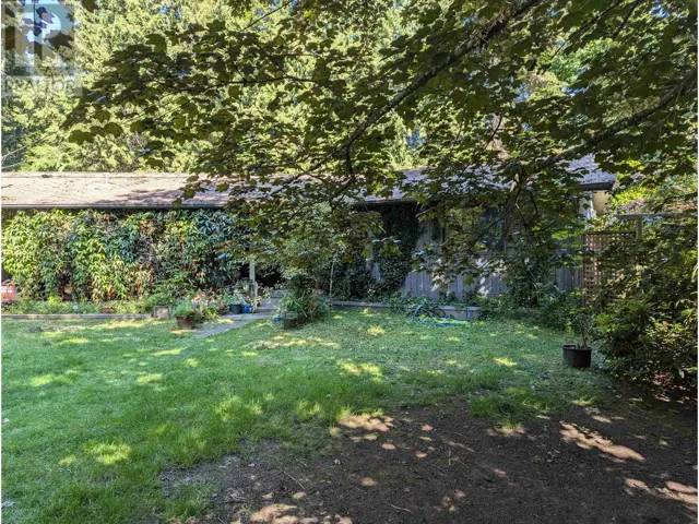 3094 LOWER ROAD, Roberts Creek, British Columbia V0N2W0