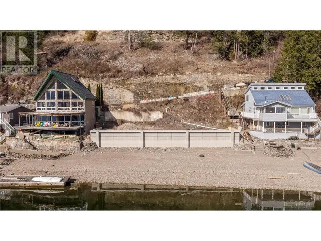 4780 Sunnybrae Canoe Point Road Unit# 10, Tappen, British Columbia V0E2X1