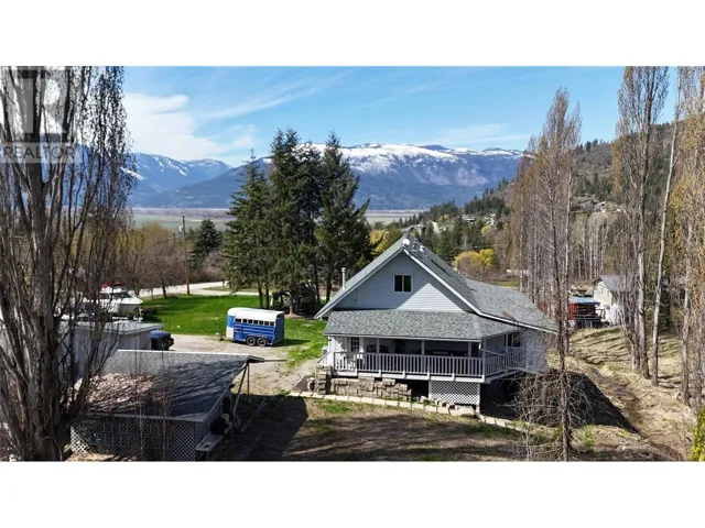 610 WYNNDEL Road, Wynndel, British Columbia V0B2N1