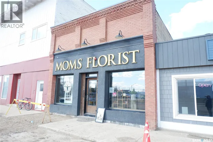 128 CENTRE STREET, Assiniboia, Saskatchewan S0H0B0