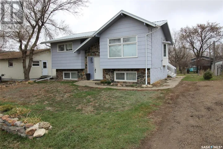 128 1st STREET E, Frontier, Saskatchewan S0N0W0