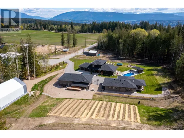 6400 1 Avenue NW, Salmon Arm, British Columbia V1E3B2
