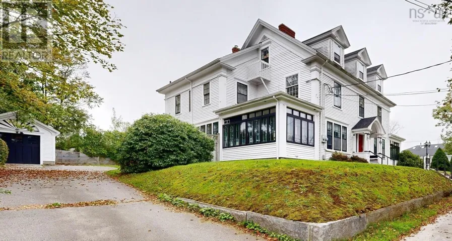130 Water Street, Shelburne, Nova Scotia B0T1W0