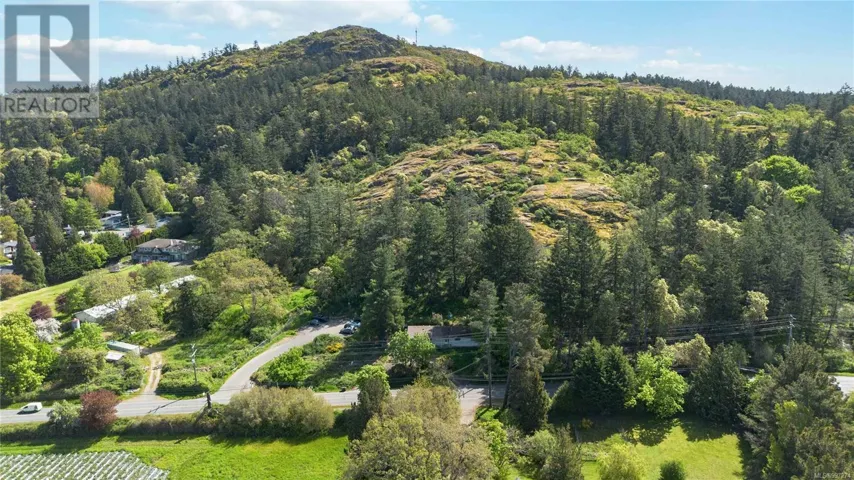 4439 Blenkinsop Rd, Saanich, British Columbia V8X2C3