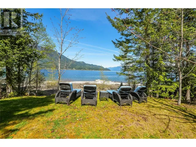 271 KOOTENAY LAKE Road, Procter, British Columbia V1L0B6