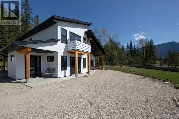 215 Cotswold Road, Nakusp, British Columbia V0G1R0