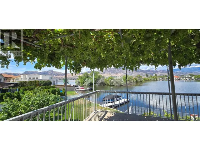 26 Bayview Crescent, Osoyoos, British Columbia V0H1v6