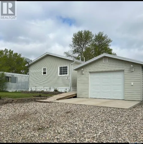 607 Beharrel STREET, Oxbow, Saskatchewan S0C2B0