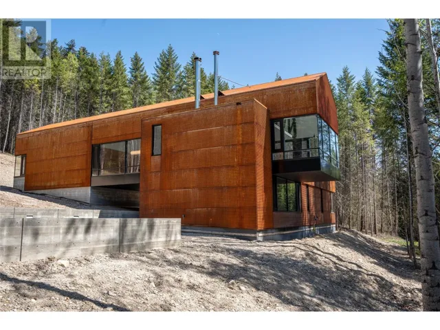 2060 McMurdo Road, Golden, British Columbia V0A1H7