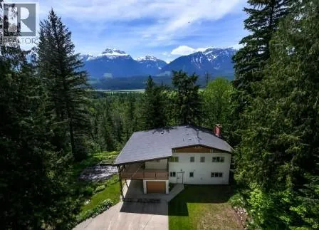 2941 McInnes Road, Revelstoke, British Columbia V0E2S3
