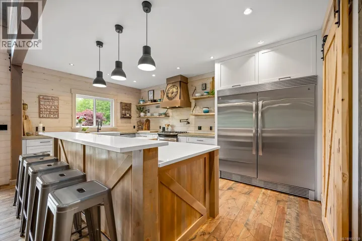 8899 HENDERSON Ave, Black Creek, British Columbia V9J1A5