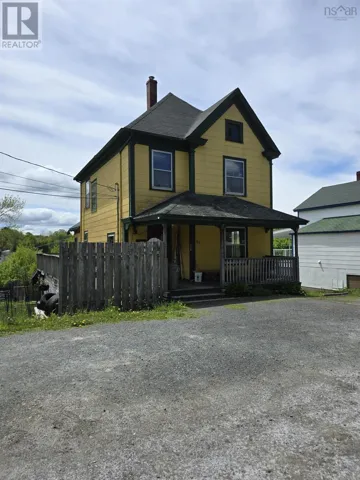 63 Elm Street, Bridgewater, Nova Scotia B4V2V5