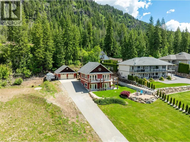 3240 Roncastle Road, Blind Bay, British Columbia V0E1H1