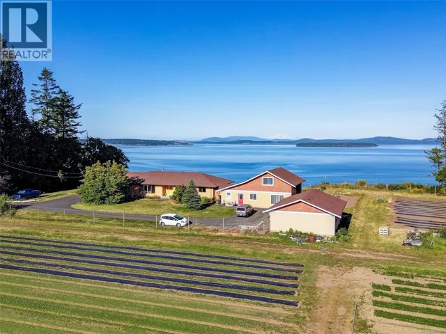 3191 Martindale Rd, Central Saanich, British Columbia V8L1V2