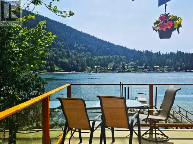 5338 DANIEL ROAD, Garden Bay, British Columbia V0N1S1