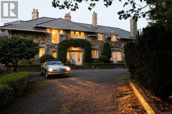 305 Denison Rd, Oak Bay, British Columbia V8S4K2