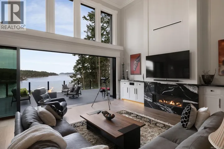 10865 Fernie Wynd Rd, North Saanich, British Columbia V8L5H8