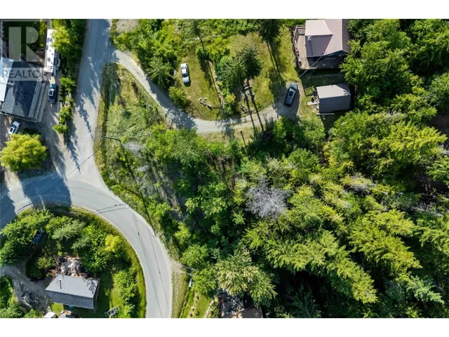 7227 Estate Drive, Anglemont, British Columbia V0E1M8