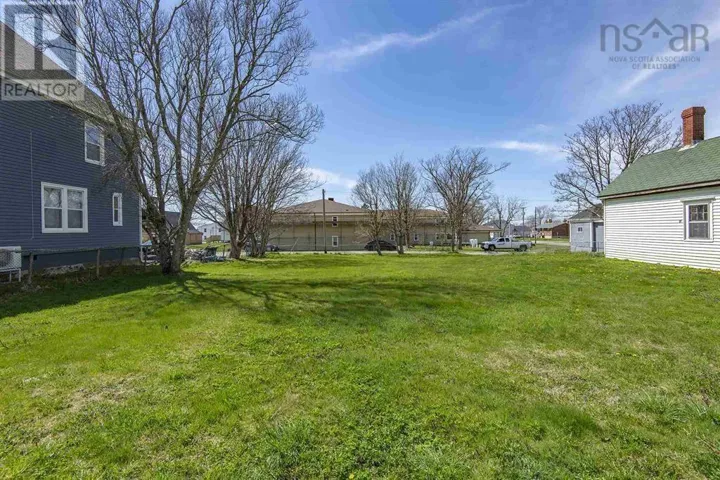 3 Forbes Street, Yarmouth, Nova Scotia B5A1W9