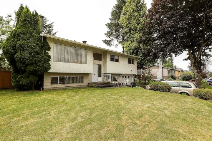 15138 ROBIN CRESCENT, Surrey, British Columbia V3R4X8