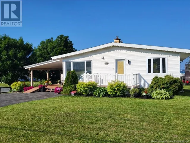 529 Rue Principale, Pointe-Verte, New Brunswick E8J3A2
