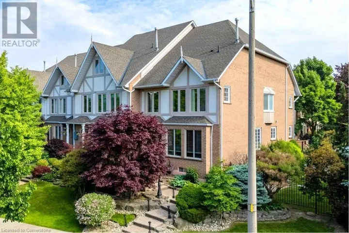 90 WATERFORD Crescent, Hamilton, Ontario L8E4Z9