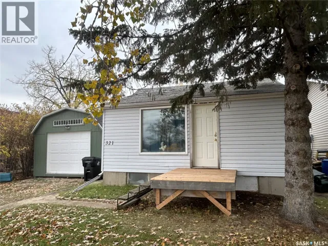 321 WHITE STREET, Bienfait, Saskatchewan S0C0M0