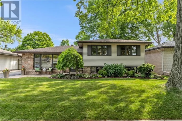 489 WEDGEWOOD Drive, Burlington, Ontario L7L4J1