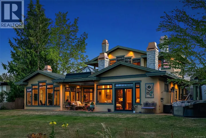 2751 Shoreline Dr, View Royal, British Columbia V9B1M7