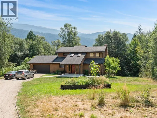 6172 SLOCAN RIVER Road, Winlaw, British Columbia V0G2J0