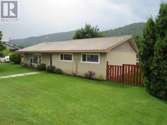 1755 COLUMBIA GARDENS Road, Fruitvale, British Columbia V0G1L0