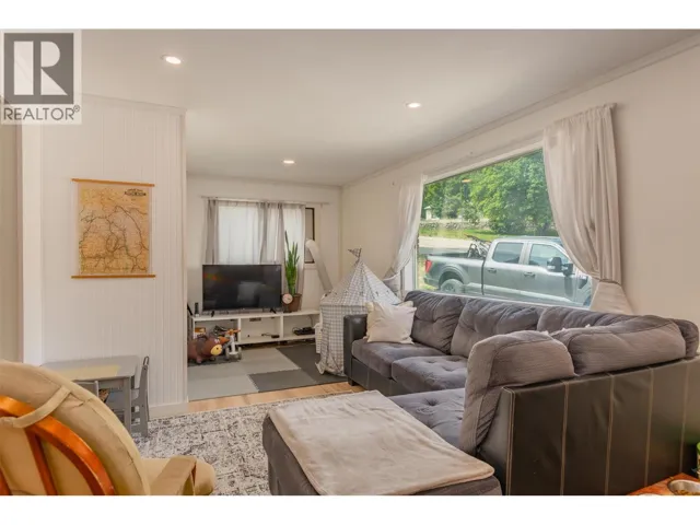 1953 PLEWMAN Way, Rossland, British Columbia V0G1Y0