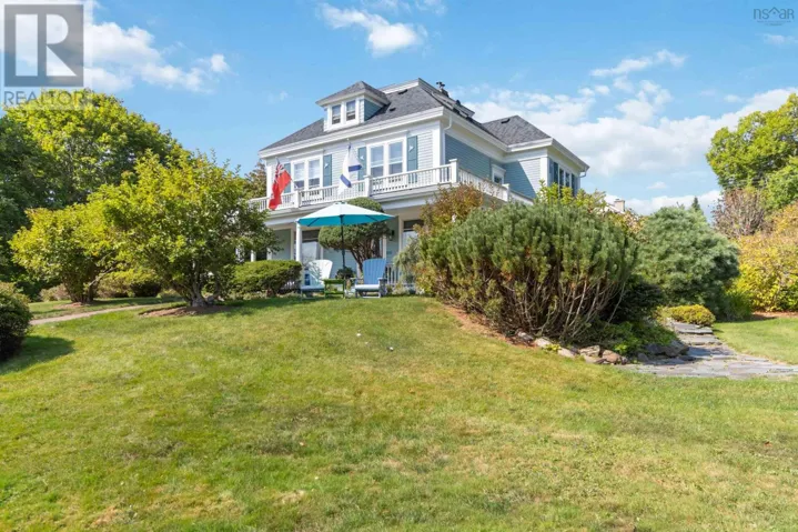 66 McDonald Street, Lunenburg, Nova Scotia B0J2C0