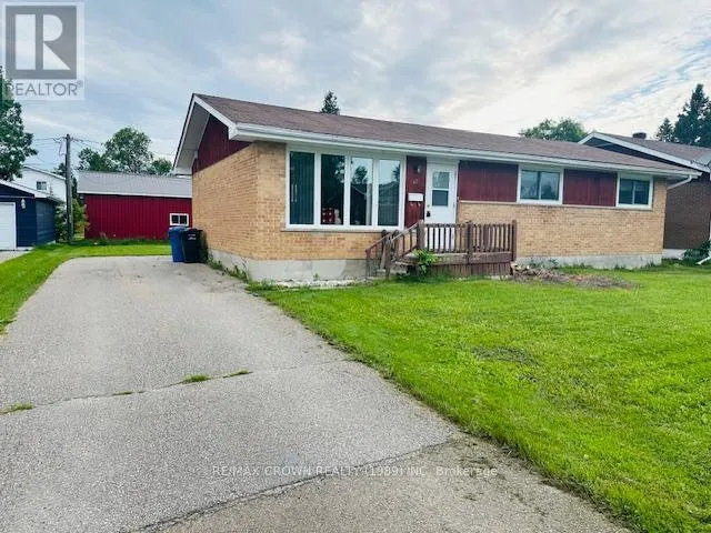 12 WINNIPEG STREET, Kapuskasing, Ontario P5N1Z2