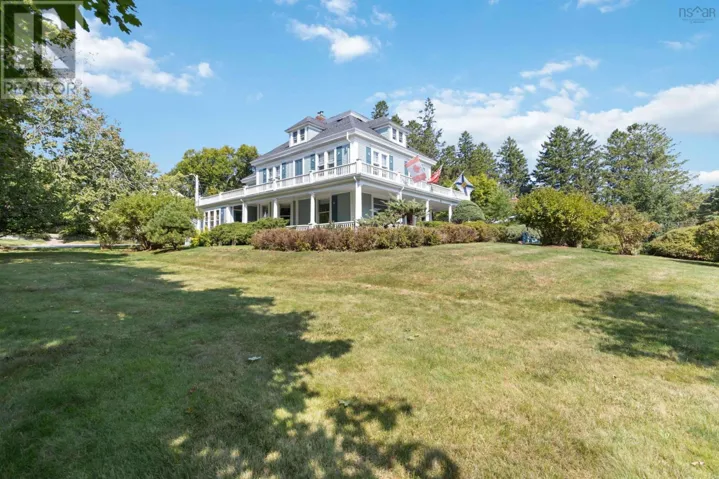 66 McDonald Street, Lunenburg, Nova Scotia B0J2C0