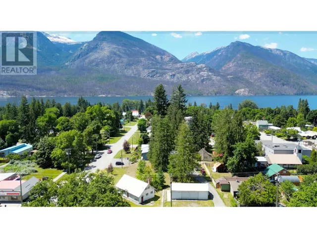 422 Slocan Avenue, New Denver, British Columbia V0G1S0