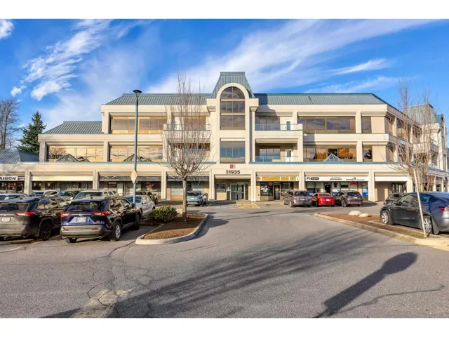 320 31935 SOUTH FRASER WAY, Abbotsford, British Columbia V2T5N7
